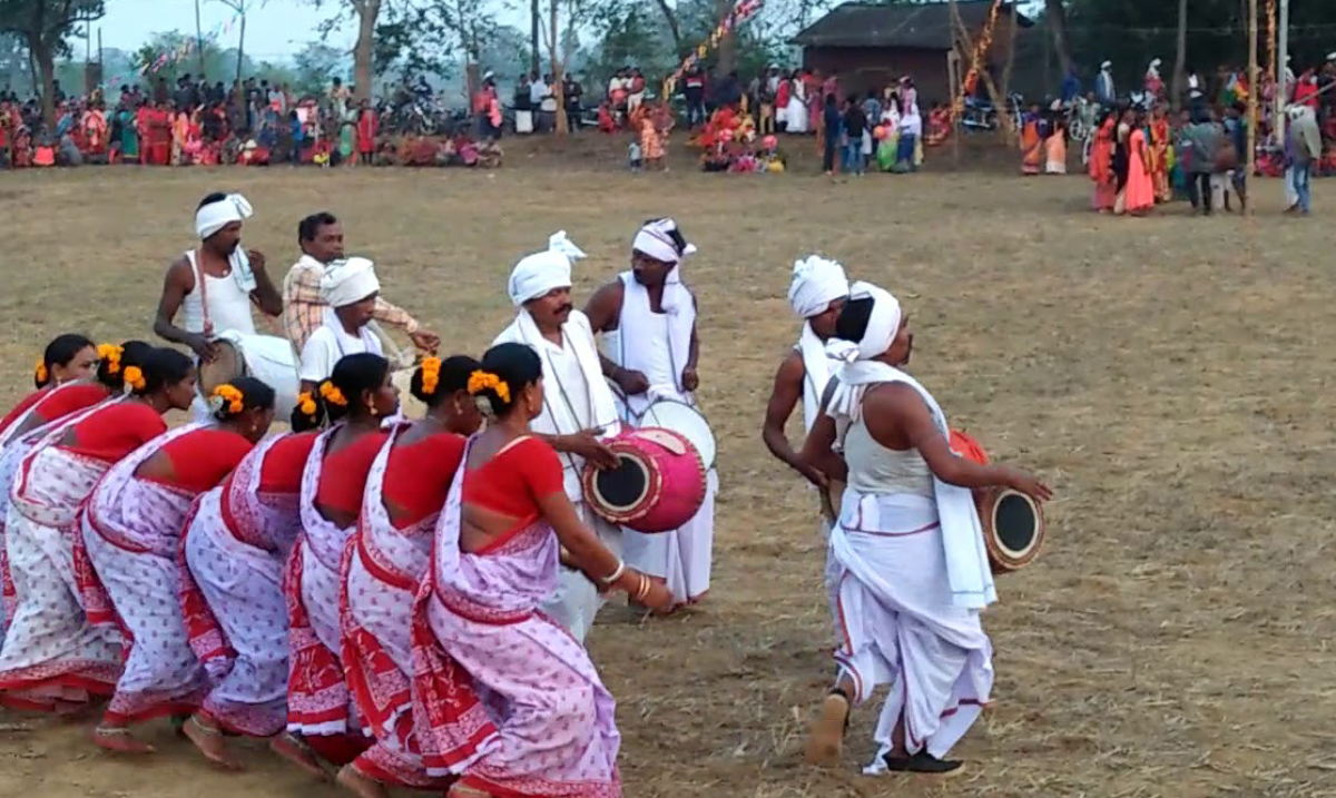थारु बस्तीमा दशैँको रौनकता